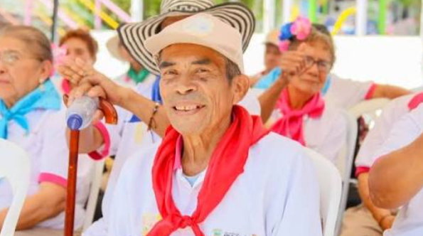 Con música y homenajes, adultos mayores celebraron el Día del Padre en los Centros Día de Ibagué