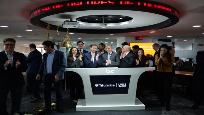 Bancóldex participó como inversionista ancla con el objetivo de desarrollar el mercado de capitales local, apoyar la llegada de nuevos emisores y profundizar el acceso a crédito a las microempresas de todas las regiones de Colombia.