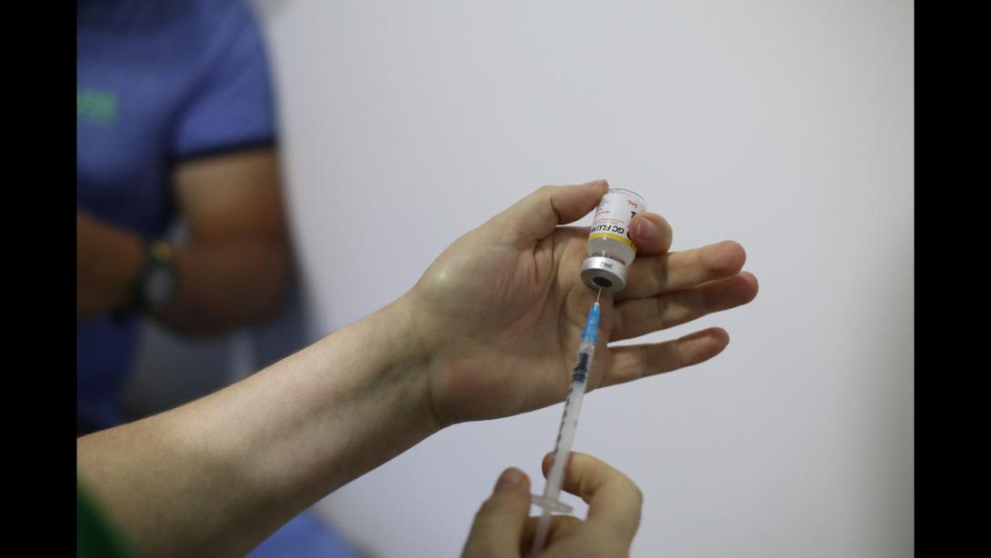 Minsalud desmiente que vacunas bivalente contra el COVID-19 estén vencidas.