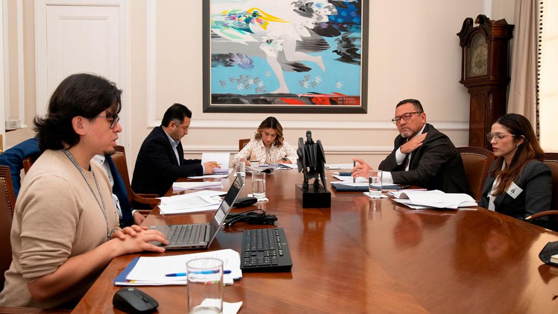 Laura Sarabia y Andrés Idárraga encabezaron primera reunión de la Mesa contra la Corrupción en Colombia.