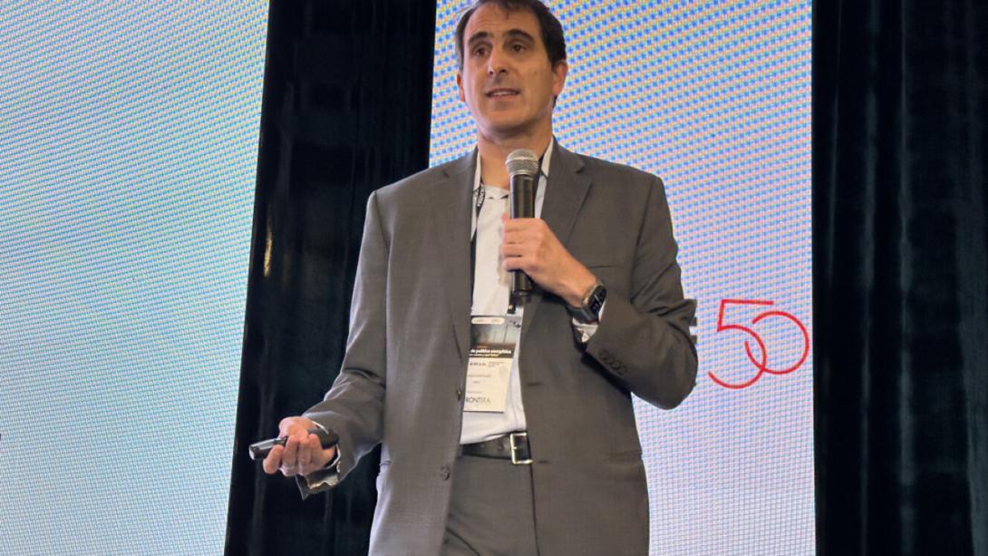 Tomás González, ditrector del Cebtro Regional de Estudios Energéticos