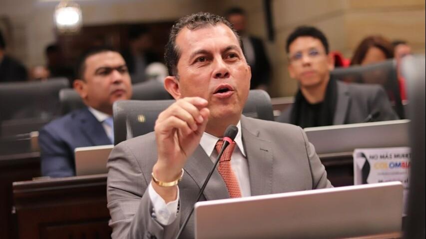 Carlos Edward Ososrio, Representante a la Cámara.