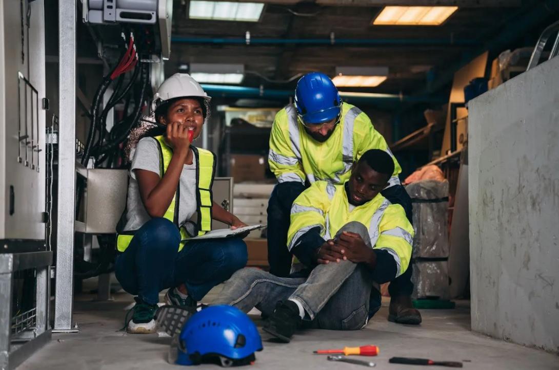 Durante 2024, se reportaron en total 521.226 accidentes de trabajo en Colombia, 10.429 enfermedades de origen laboral y 408 muertes de trabajadores.