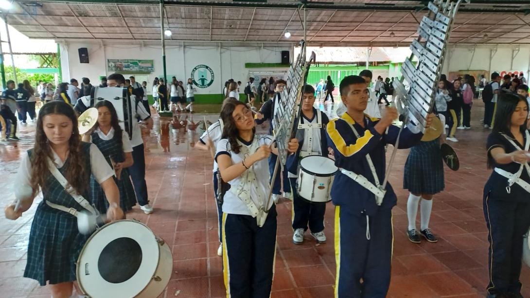 Algunos integrantes de la banda marcial de la Escuela Normal Superior de Ibagué