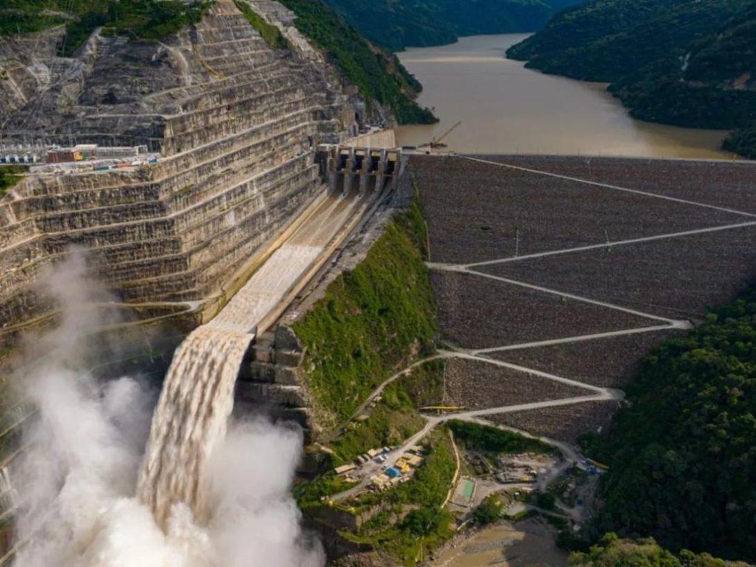 EPM presentó las acciones que desarrollaría desde la operación de la Central Hidroituango para mitigar el impacto de la creciente, teniendo como foco la seguridad de las comunidades aguas abajo del embalse, tanto en Antioquia como en Sucre.