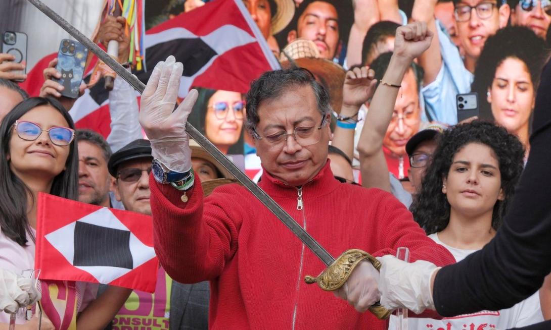 Petro radica consulta popular en el Congreso