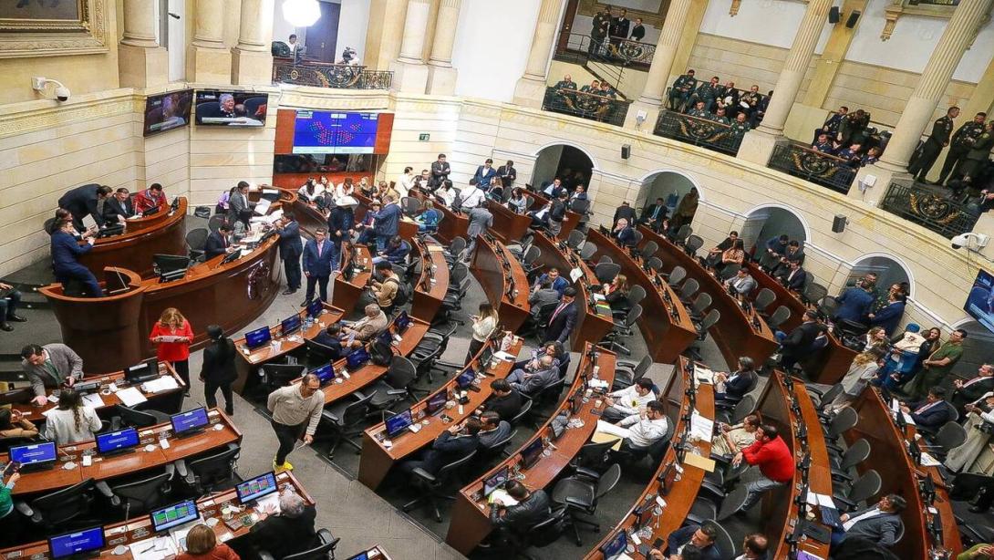 La plenaria del Senado incia el debate de la Consulta Popular.