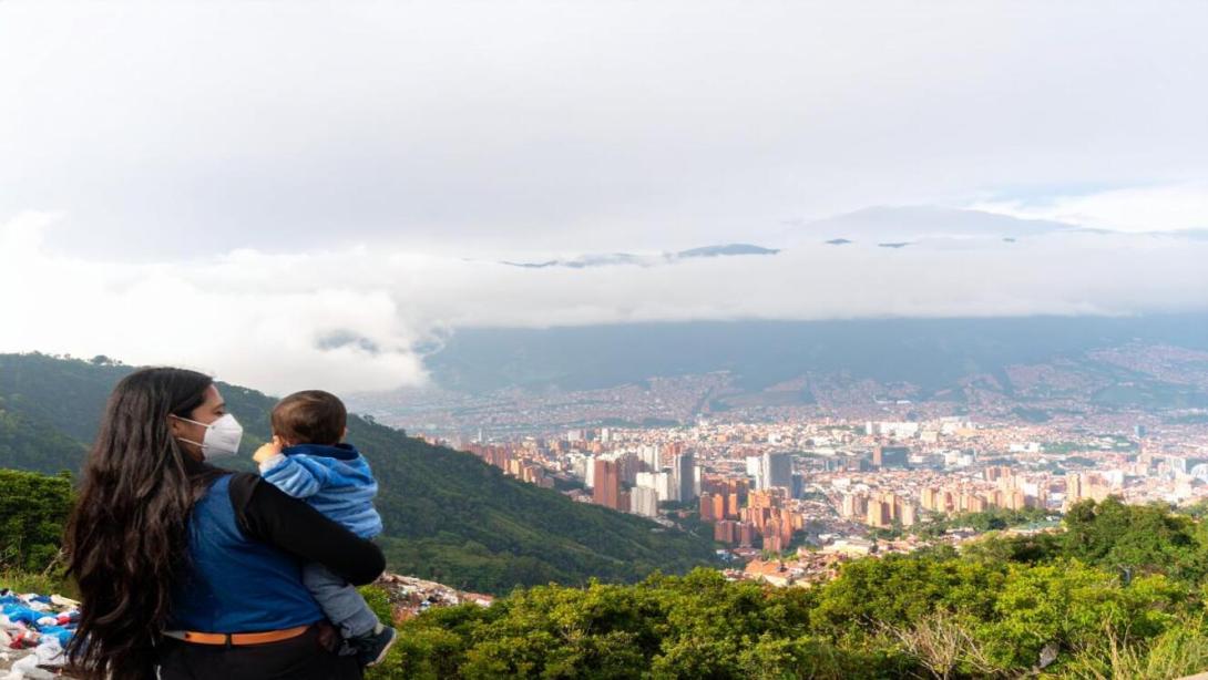Los niveles de PM2.5 en las ciudades triplican el estándar de la OMS.; Bogotá, Medellín y Cali son focos críticos.
