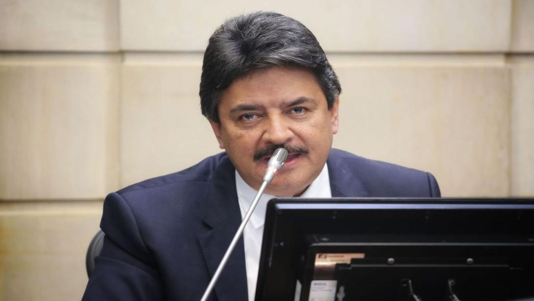 Carlos Julio González, senador.