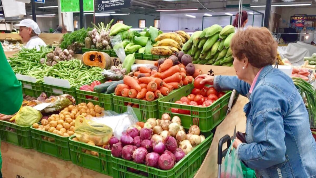 Se proyecta que en los meses de julio y agosto continúe un abastecimiento positivo con productos como zapote, mandarina, pera, kiwi, plátano, arracacha, yuca, brócoli, ají, cilantro y berenjena.