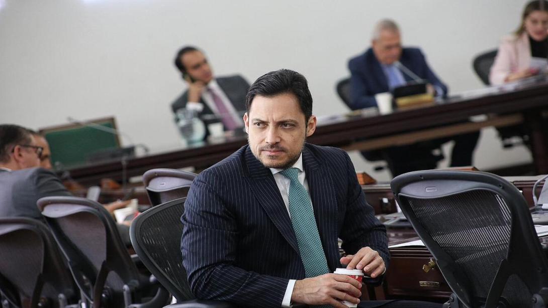 Carlos FernandoMotoa, senador.