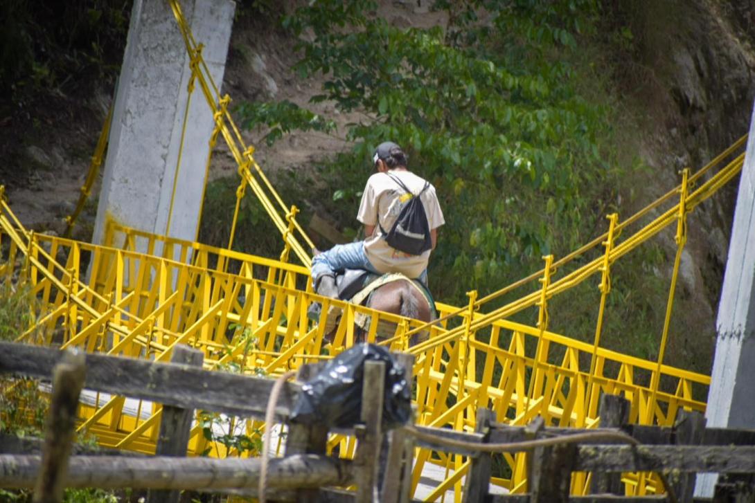 El alcalde proyecto nuevas obras en el municpio. 