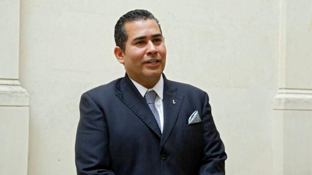 Alejandro Carlos Chacón, senador amenazado de muerte.