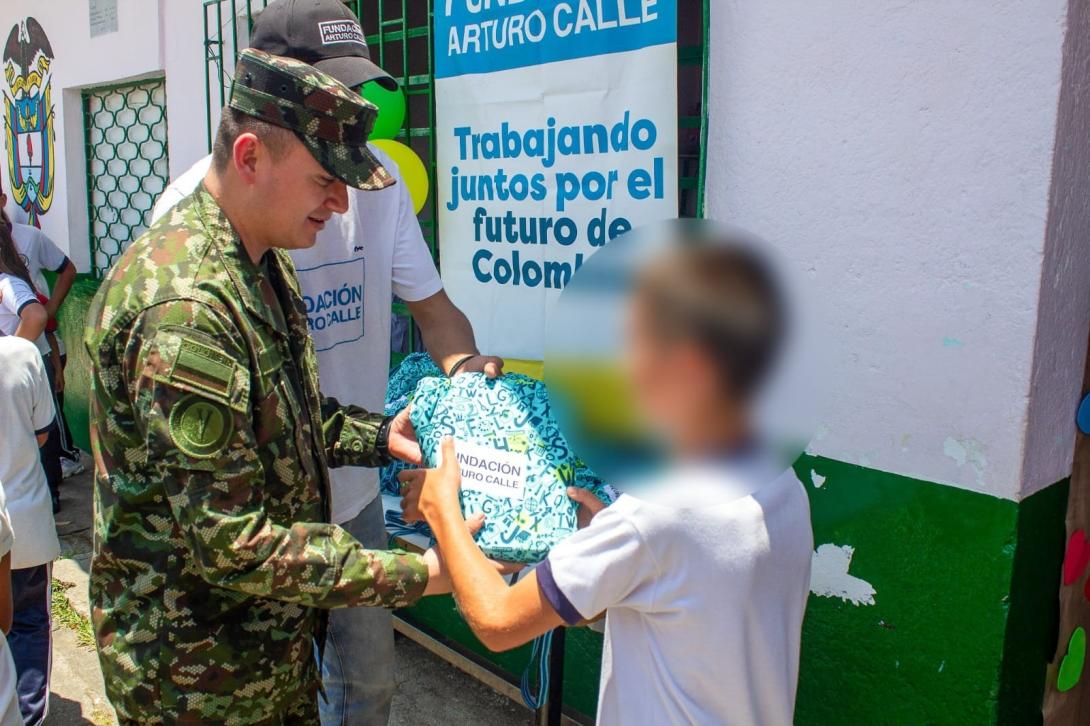 Ejército Nacional entregó kits escolares en el norte del Tolima