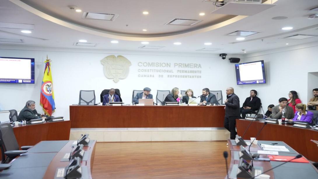 Avanza proyecto de ley que impone multas a la clumnia y la injuria.