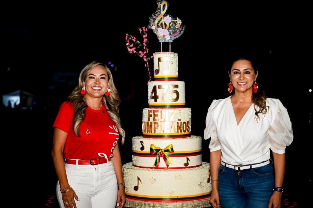 Adriana Magali Matiz y Johana Aranda en el evento de cumpleaños de Ibagué 
