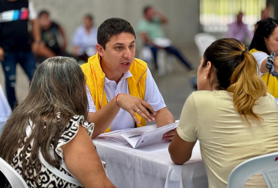 Más de 300 cartas de indemnización fueron entregadas a familias víctimas del conflicto armado en Ibagué.