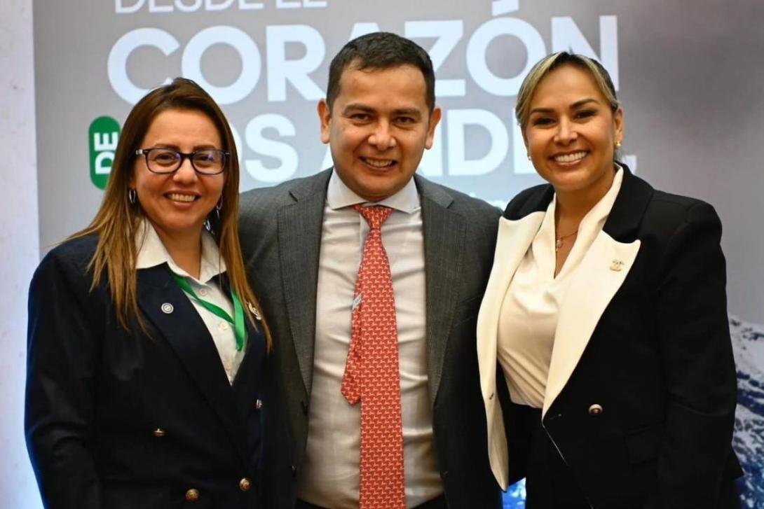 Alcaldesa Johana Aranda y Miguel Barreto. 