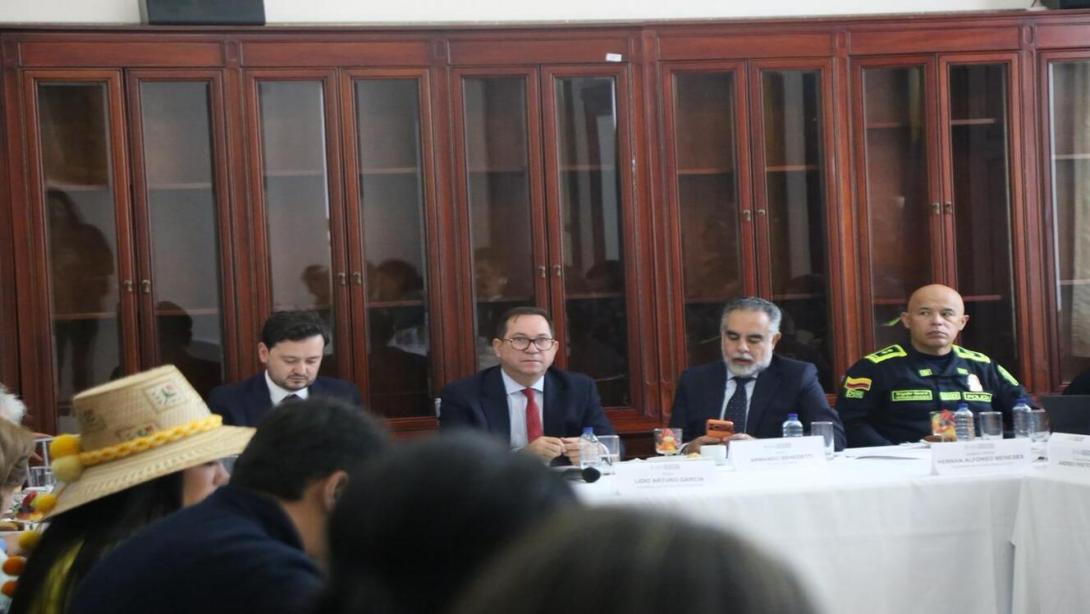 El presidente del Congreso Lidio García y el ministro del Interior, Armando Benadetti, presidieron reunión con las autoridades para garantizar la seguridad de los candidatos a las elecciones de 2026.