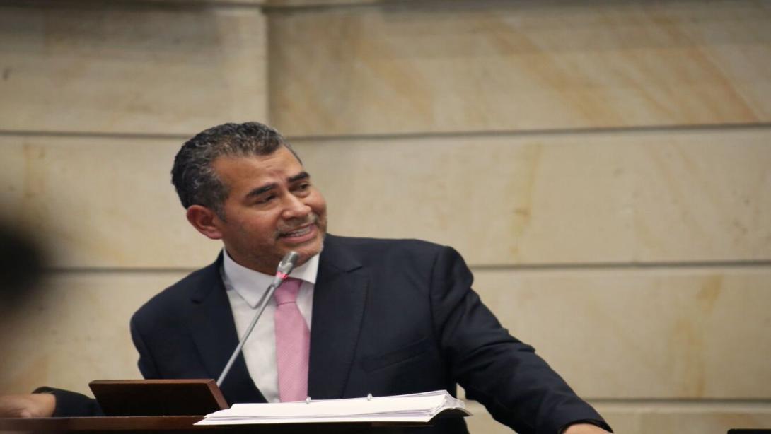 Senador Alejandro Carlos Chacón.