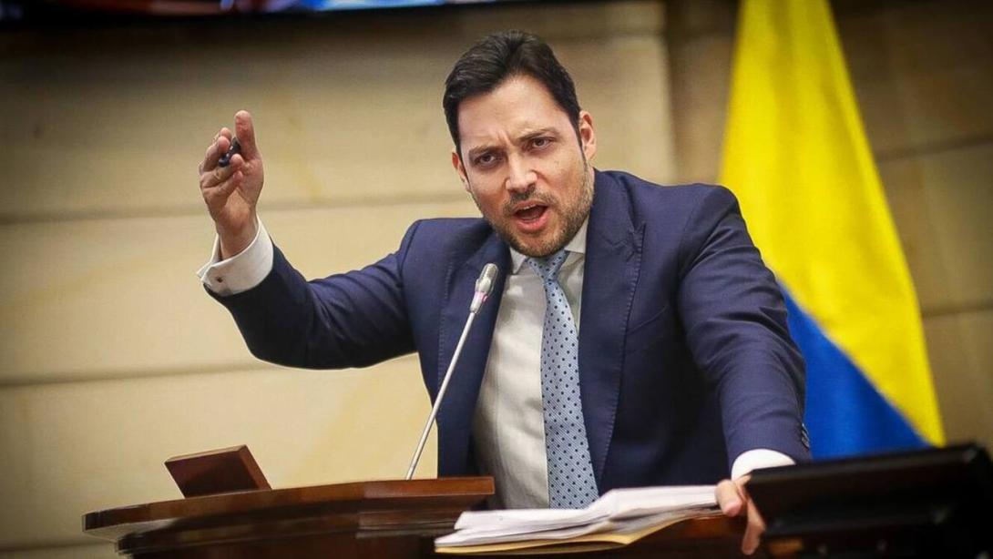 Carlos Fernando Motoa, senador.