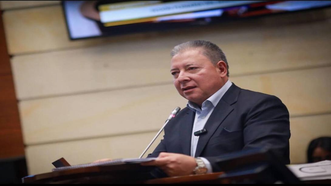 Nicolás Albeiro Echeverry, senador.