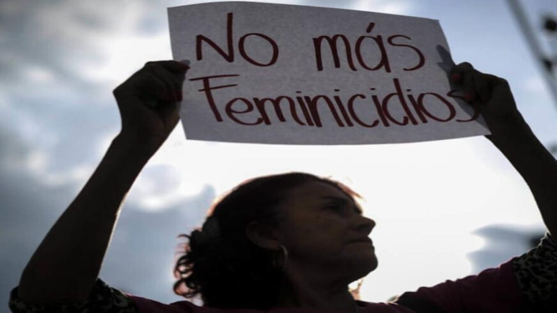 Senadoras reclaman acciones de las autoridades frente a los feminicidios.