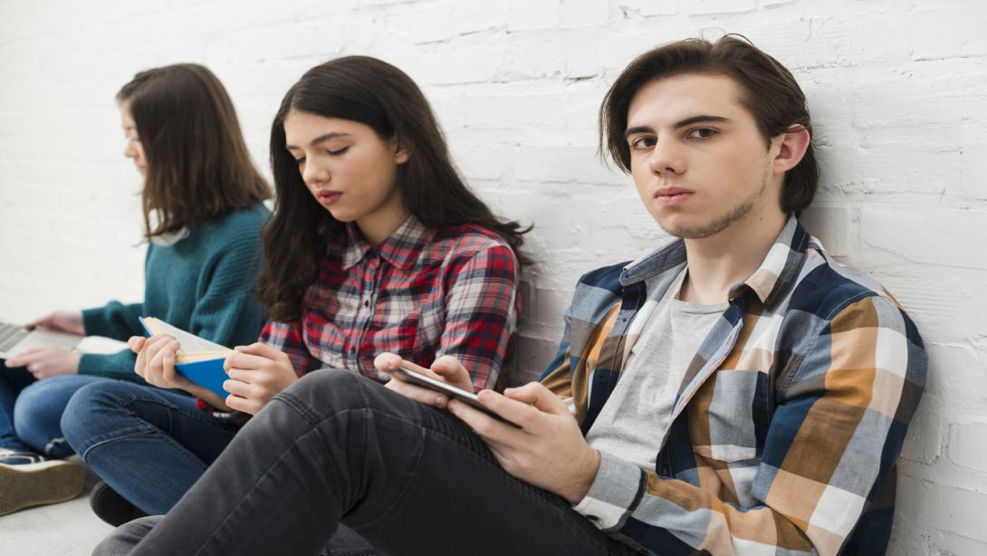 Hay baja participacioón de jóvenes en la política colombiana revela estudio de la Universidad Área Andina.